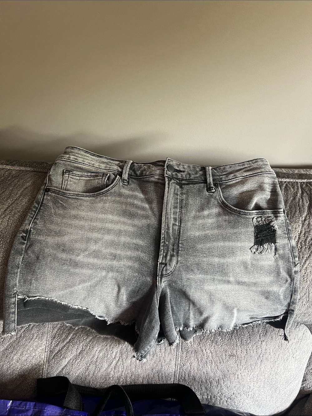 Cut off Good American soft Jean shorts